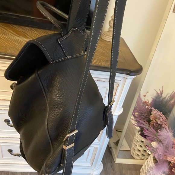 Large Roots Pebble Leather backpack *Mint Condition* - Picture 3 of 7